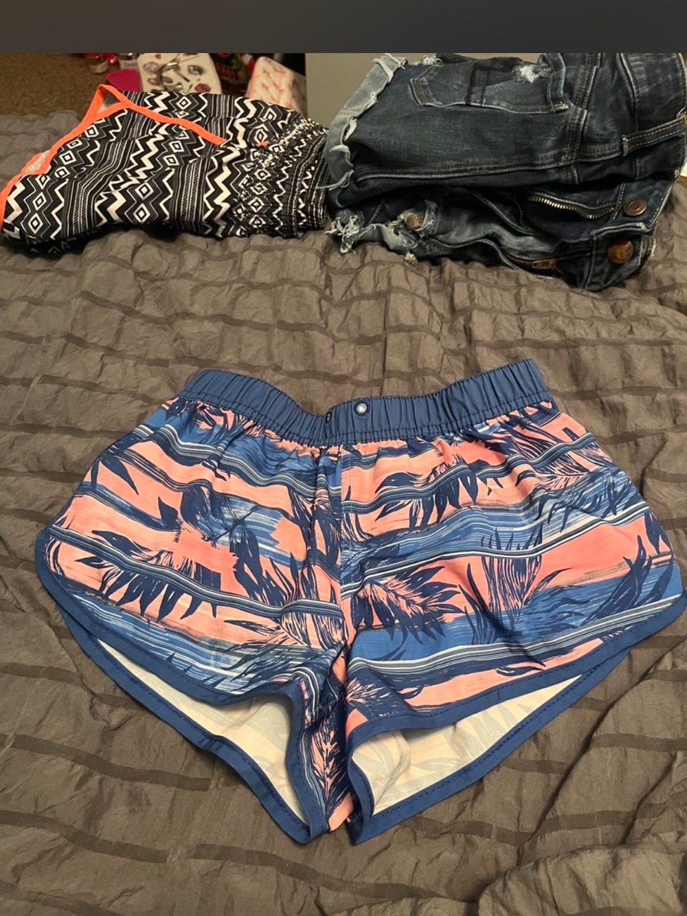 Women's Coral & Blue Palm-Print Athletic Shorts with Elastic Waist